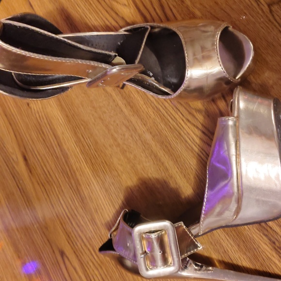 Platform heels - Picture 1 of 3